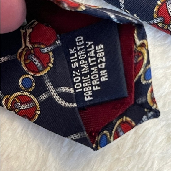 Stylish Navy and Red Patterned Men's Tie - Picture 6 of 6